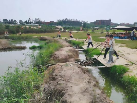 研学掠影——体验传统人力灌溉