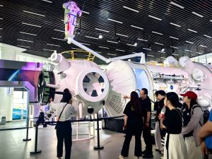 研学掠影——模拟太空行走